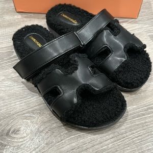 Brand new. Teddy Sherpa faux leather slide. Black. Size 7.